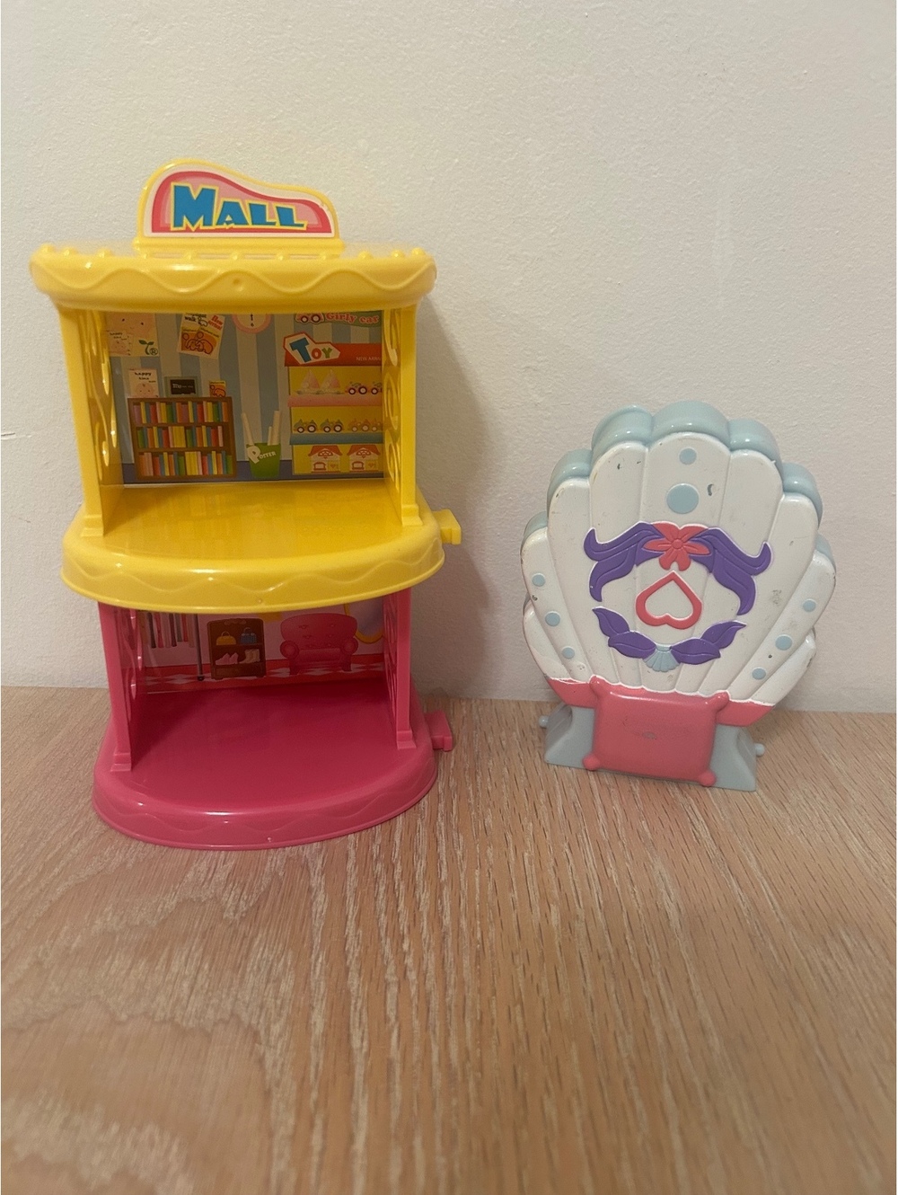Squinkies Mall Playset & Y2K Seashell Toy Mixed Lot Vintage Style Mini Toys
